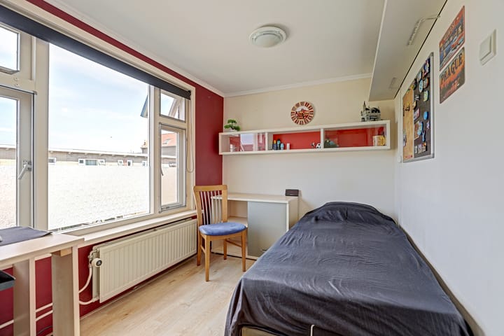 Tussenwoning te koop: Burgemeester Trooststraat 40, Waddinxveen