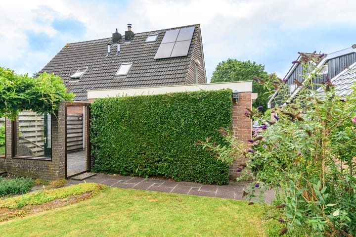 Twee-onder-één-kap te koop: Feestlân 16, Lippenhuizen
