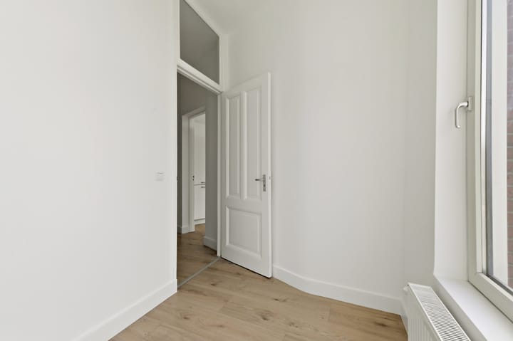 Tussenwoning te koop: Valkenboslaan 196, 'S-Gravenhage