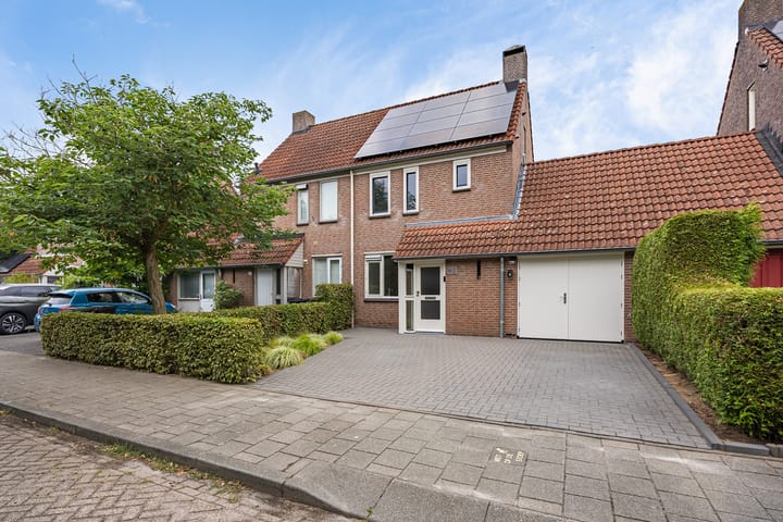 Tussenwoning te koop: Martin Luther Kingstraat 33, Berghem