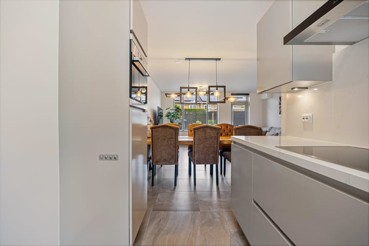 Tussenwoning te koop: Martin Luther Kingstraat 33, Berghem