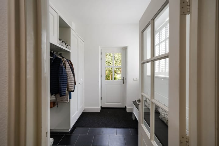 Twee-onder-één-kap te koop: Oosteinde 257, Voorburg