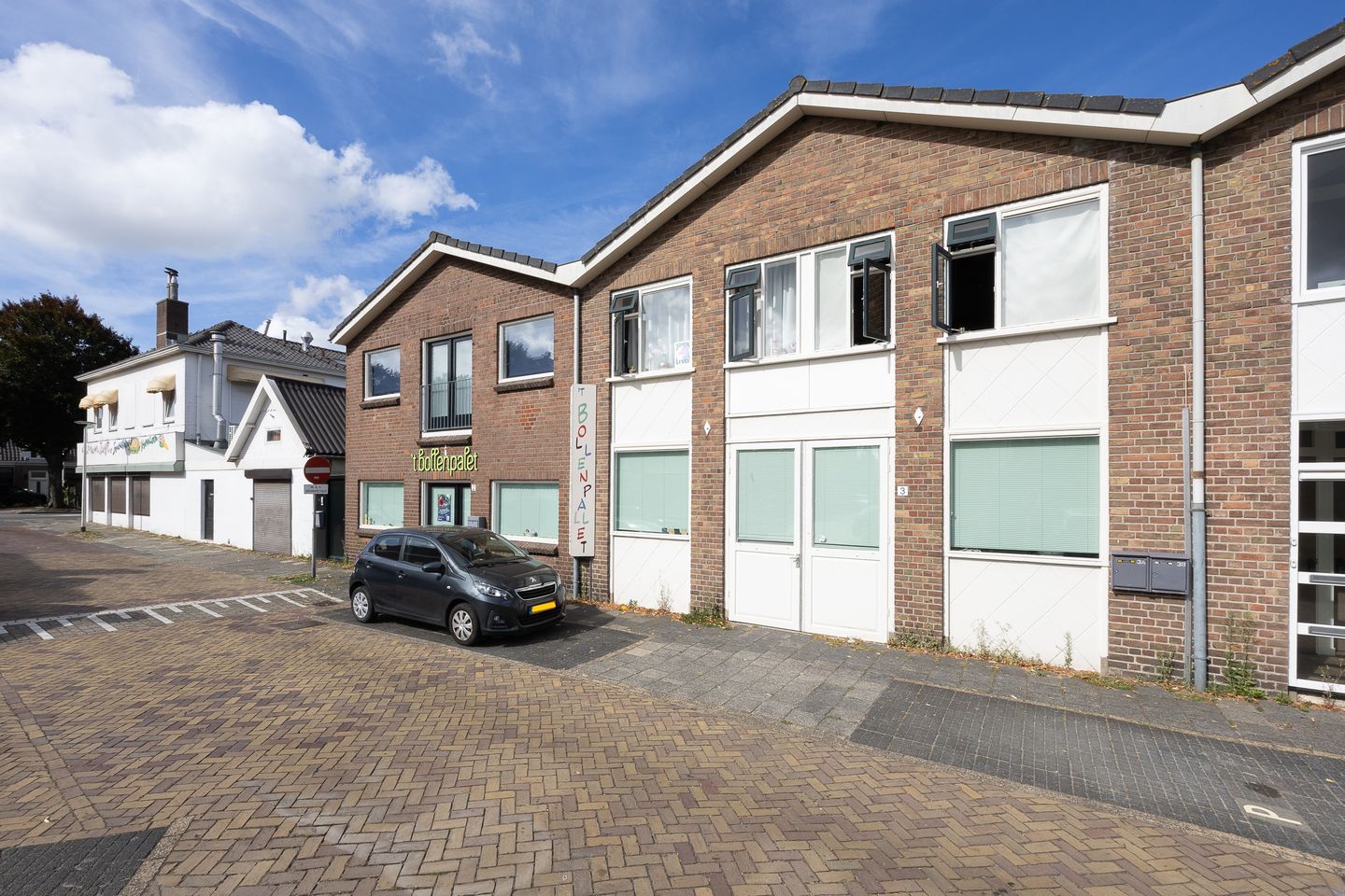 View photo 3 of Zuilhofstraat 2-3