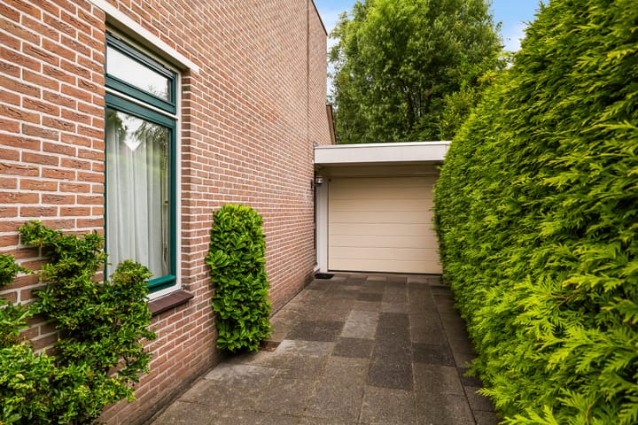 Hoekwoning te koop: Ypk fan der Fearwei 2, Leeuwarden