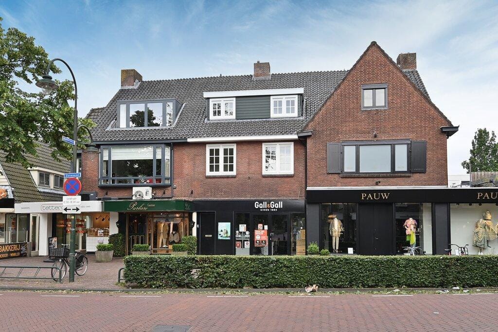 Zevenend 2-D, Laren