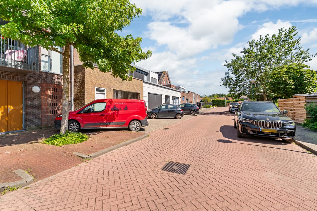 Photo 22 of Bernhardstraat 7-B