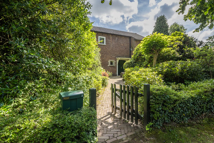 Twee-onder-één-kap te koop: A. van Oudenallenstraat 2, Oosterbeek