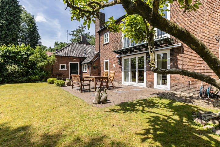 Twee-onder-één-kap te koop: A. van Oudenallenstraat 2, Oosterbeek