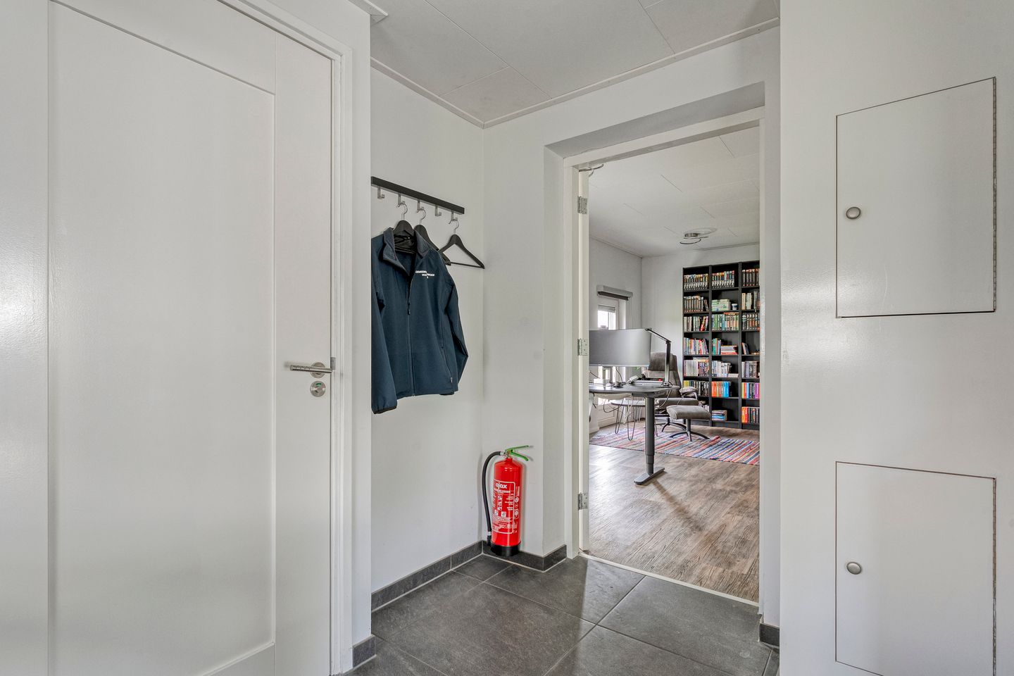 Photo 35 of Middelerstraat 1