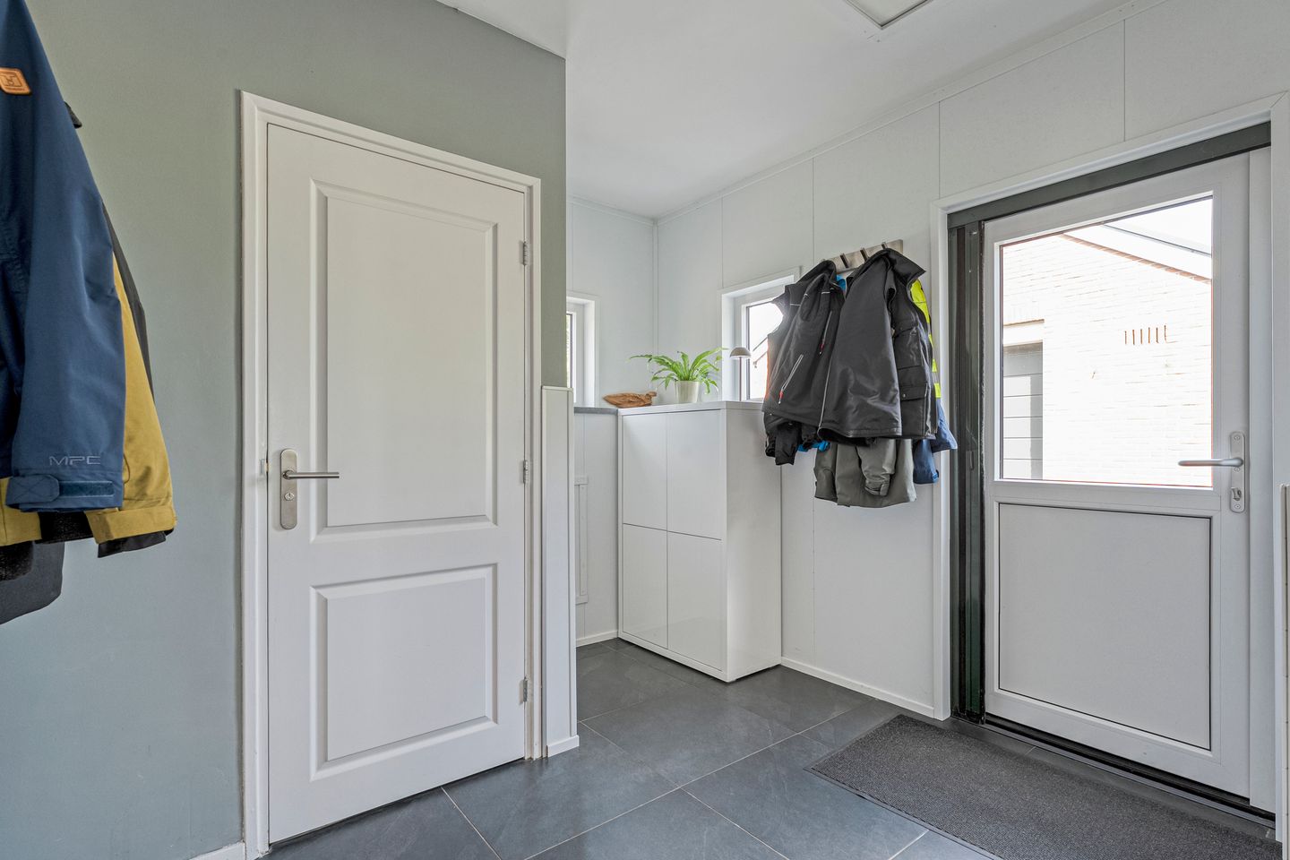 Photo 40 of Middelerstraat 1