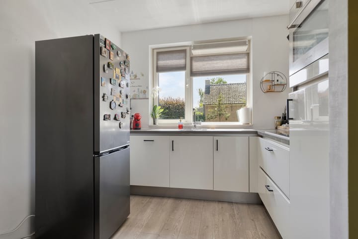 Tussenwoning te koop: Provincialeweg 153B, Oosteind