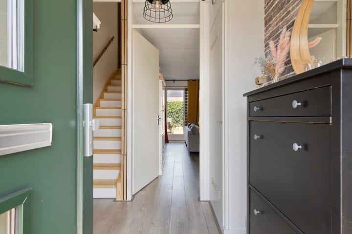 Tussenwoning te koop: Provincialeweg 153B, Oosteind