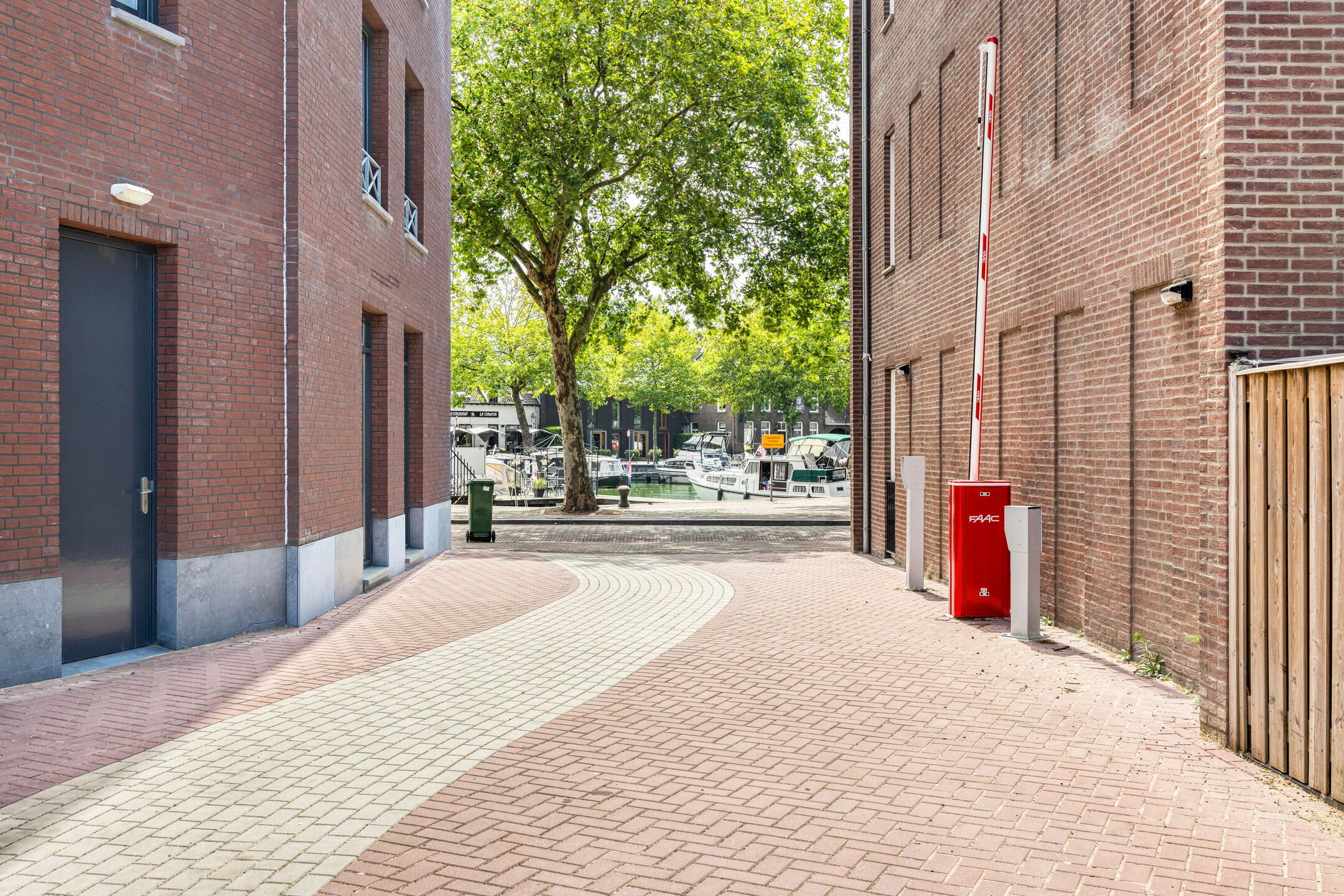 Photo 42 of H. Hartplein 14-E