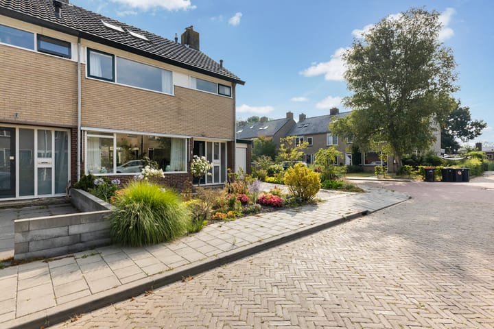 Hoekwoning te koop: Schierstins 5, Sneek