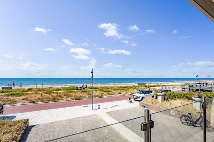 Twee-onder-één-kap te koop: Boulevard Paulus Loot 69A, Zandvoort