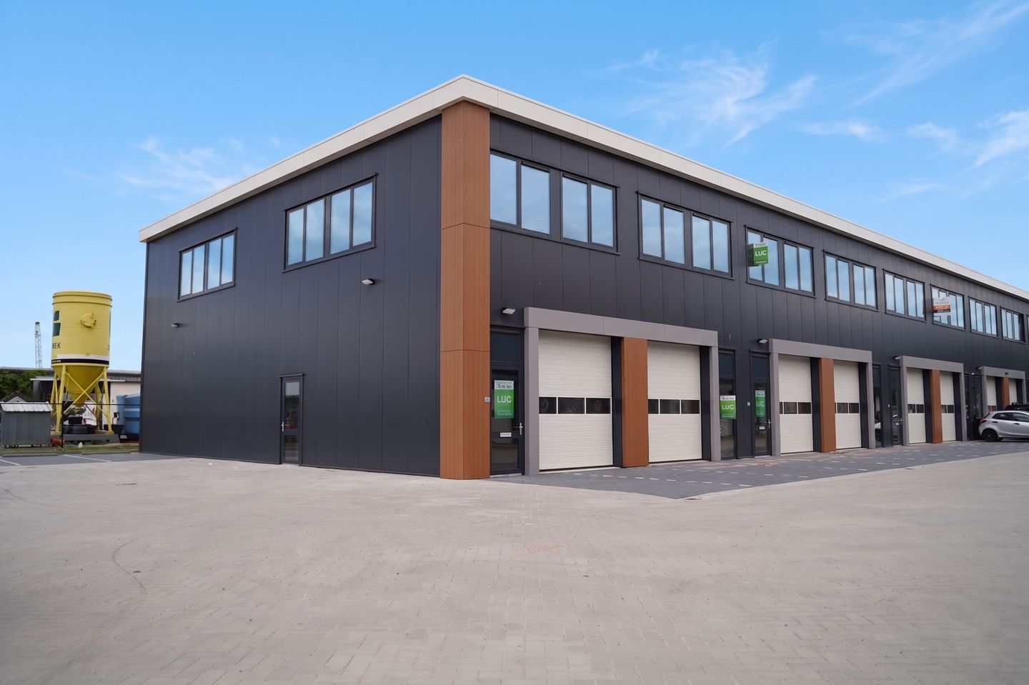 Bekijk foto 2 van Nieuwe Bredase Baan 10-G