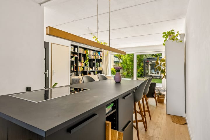 Hoekwoning te koop: Leijhof 13, Almere