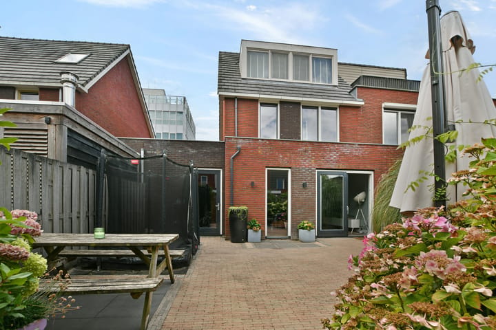 Tussenwoning te koop: Geometrielaan 84, Uithoorn