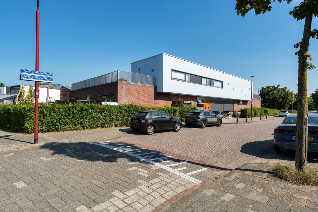 Photo 38 of Frederik van Eedenhove 3