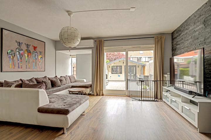 Tussenwoning te koop: Alpherwetering 135, Waddinxveen
