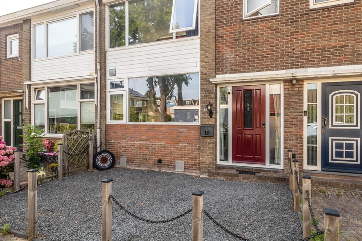 Tussenwoning te koop: Fresiastraat 18, Wormerveer