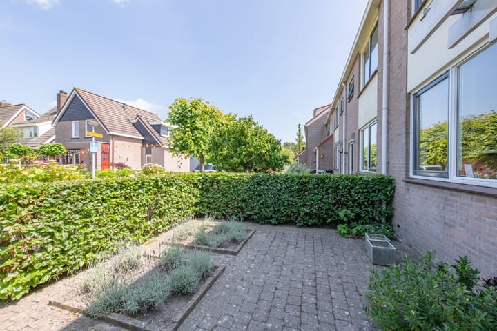 Tussenwoning te koop: Augusta de Witstraat 31, Castricum