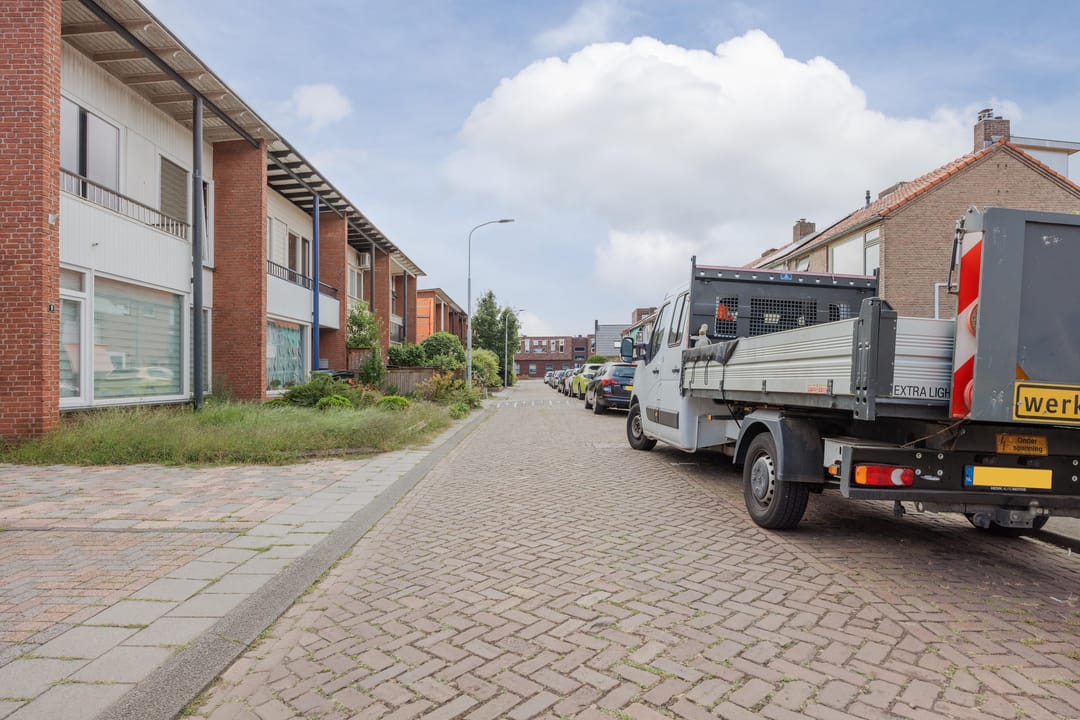 Photo 38 of Hertog Adolfstraat 10