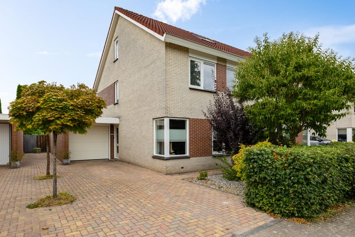 Twee-onder-één-kap te koop: Buitensingel 123, Sappemeer