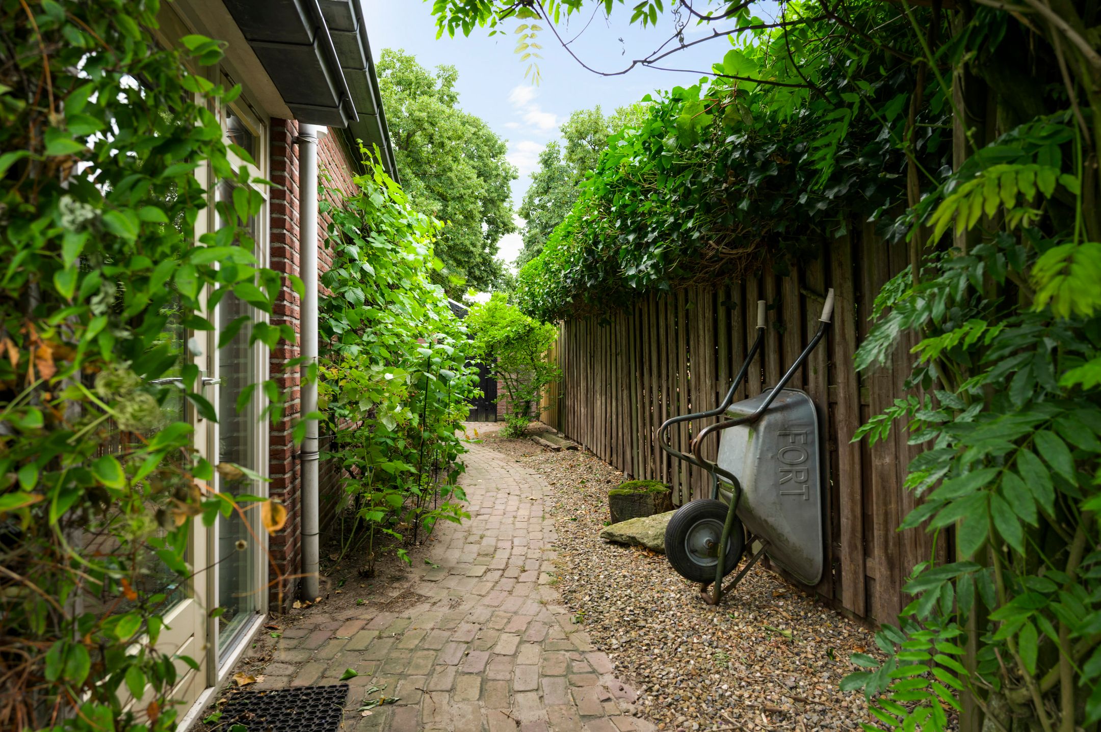 Foto 42 van van Douverenstraat 39