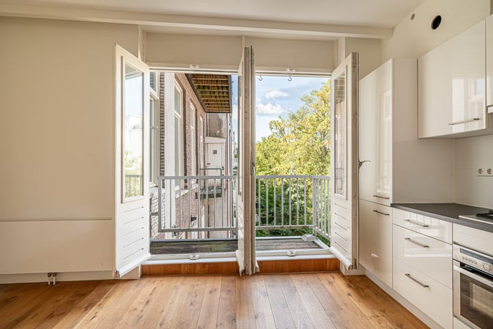 Appartement te huur: Van Baerlestraat 16-2, Amsterdam
