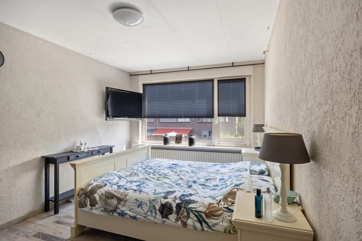 Tussenwoning te koop: Debussystraat 22, Waalwijk