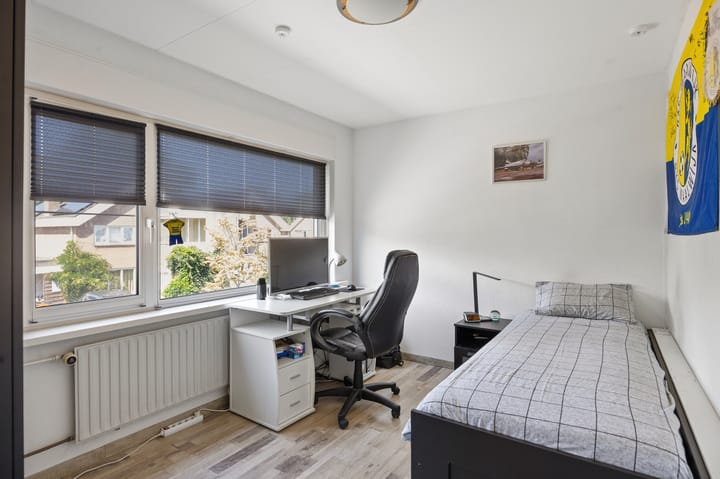 Tussenwoning te koop: Debussystraat 22, Waalwijk