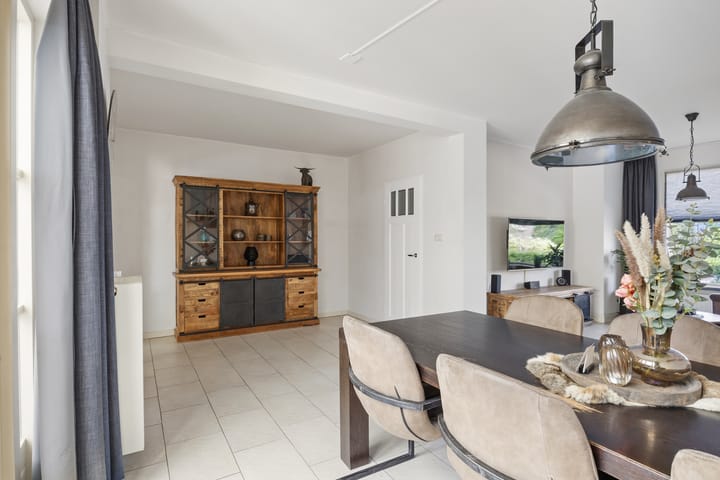 Tussenwoning te koop: Debussystraat 22, Waalwijk