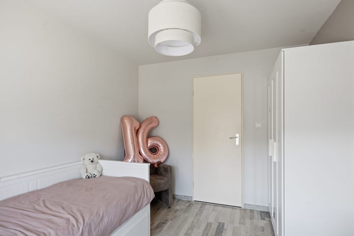 Tussenwoning te koop: Debussystraat 22, Waalwijk