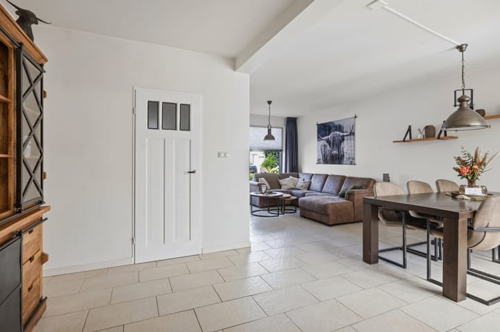 Tussenwoning te koop: Debussystraat 22, Waalwijk
