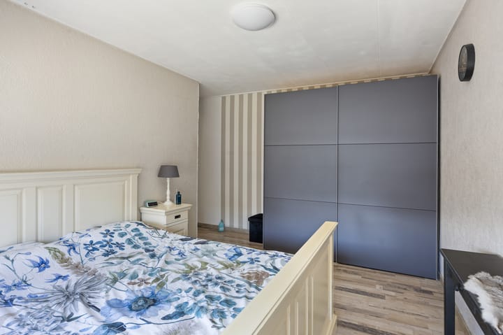 Tussenwoning te koop: Debussystraat 22, Waalwijk