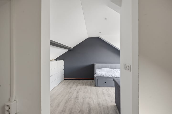 Tussenwoning te koop: Debussystraat 22, Waalwijk