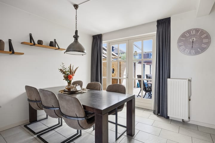 Tussenwoning te koop: Debussystraat 22, Waalwijk