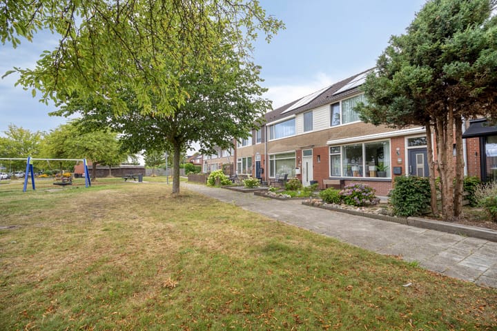 Tussenwoning te koop: Lekstraat 11, Winschoten