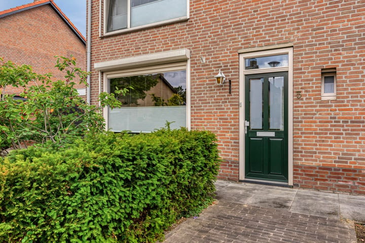 Twee-onder-één-kap te koop: Buizenberg 5, Vianen (Nb)