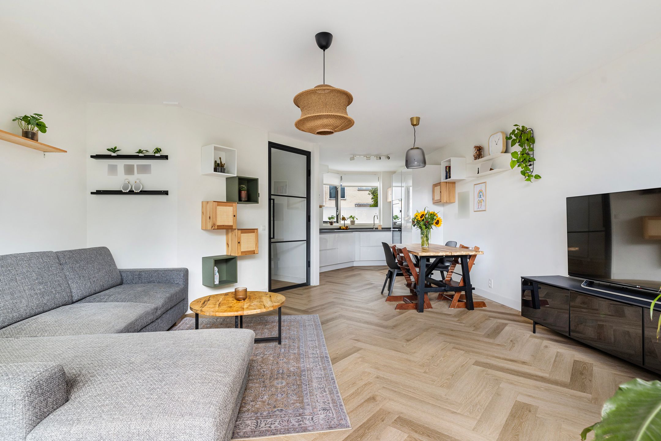 Photo 12 of Bizetstraat 75