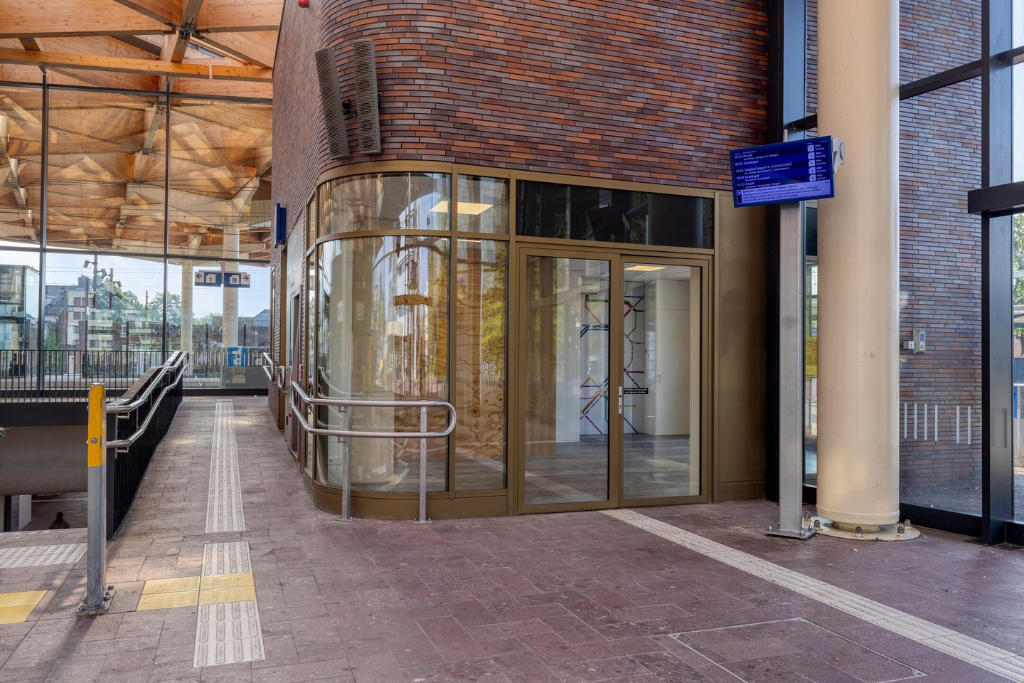 View photo 3 of Stationsplein 3