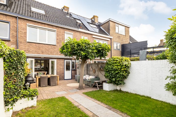 Tussenwoning te koop: Achillesstraat 106, Breda