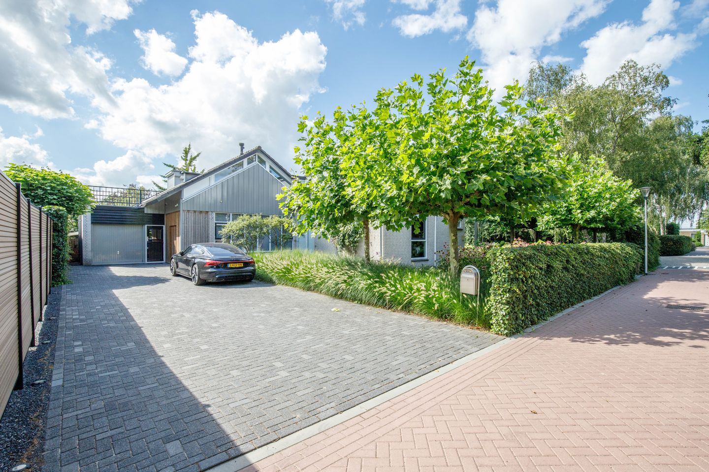 Photo 50 of Weidebloemstraat 17