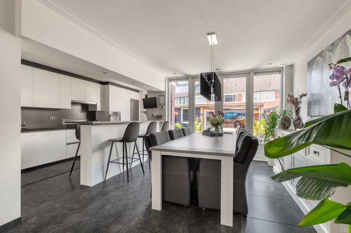 Hoekwoning te koop: Wijkerstraatweg 277, Velsen-Noord