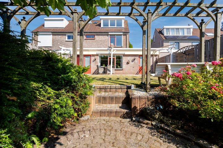Tussenwoning te koop: Kapberg 21, Wognum
