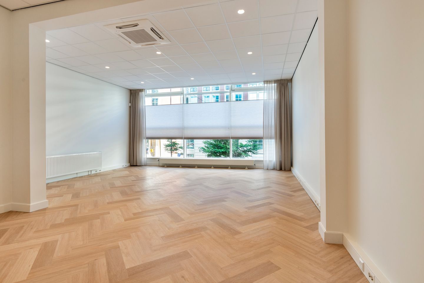 View photo 2 of Calandstraat 62