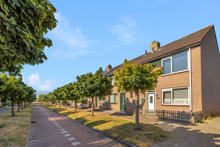 Tussenwoning te koop: Komeet 18, Hellevoetsluis