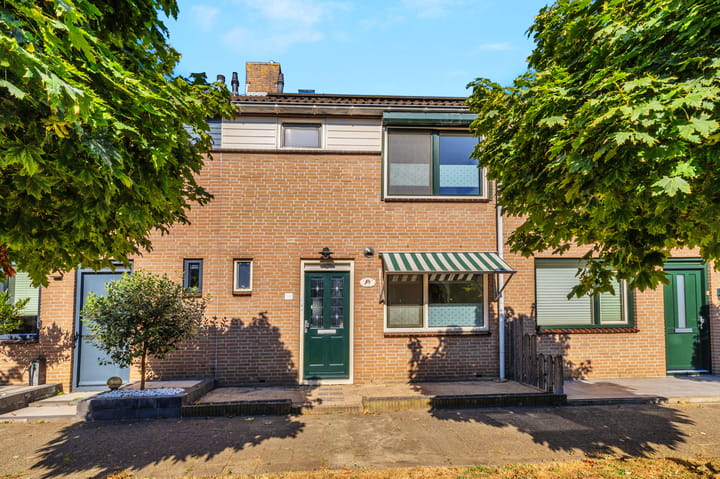 Tussenwoning te koop: Komeet 18, Hellevoetsluis