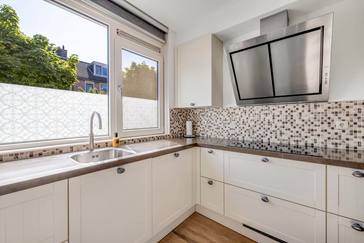 Tussenwoning te koop: Komeet 18, Hellevoetsluis